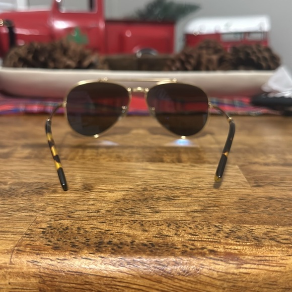 Practically new because I bought for my fiancée and he never wore them - Picture 3 of 4